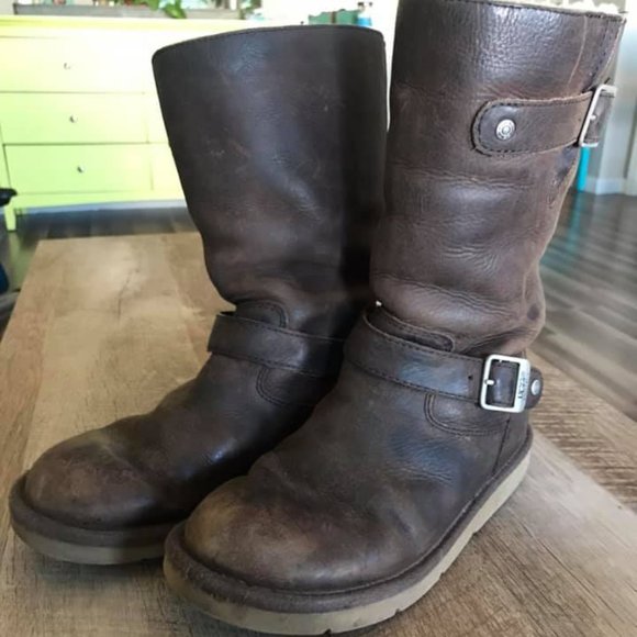 UGGS - Picture 1 of 5